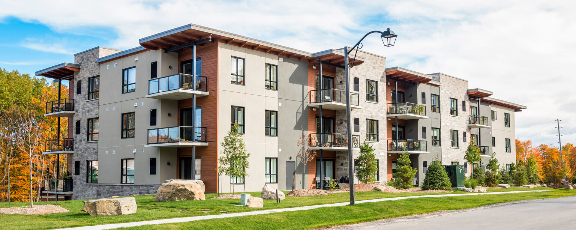 3 story tall apartment building